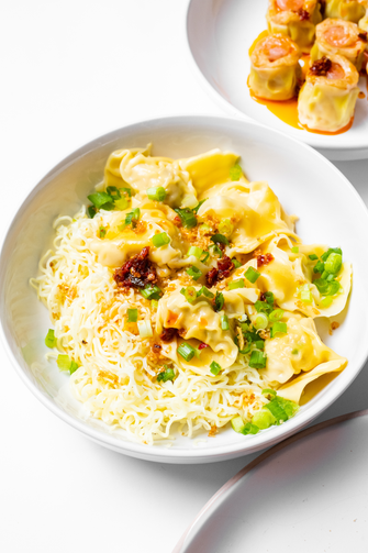 Wonton noodles with chili oil sucea